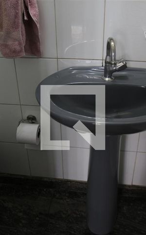 Casa para alugar com 220m², 5 quartos e 2 vagasLavabo casa 1