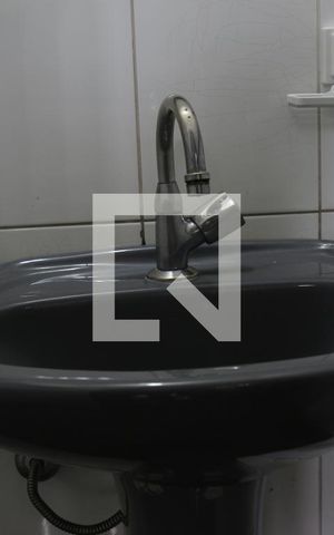 Casa para alugar com 220m², 5 quartos e 2 vagasLavabo casa 1