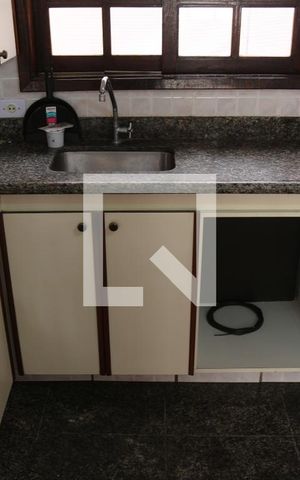 Casa para alugar com 220m², 5 quartos e 2 vagasCozinha casa 1