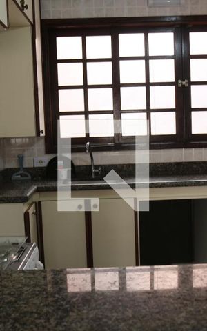Casa para alugar com 220m², 5 quartos e 2 vagasCozinha casa 1
