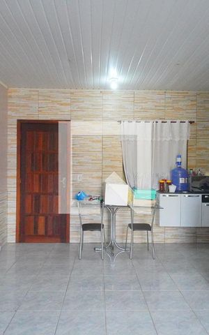 Casa à venda com 64m², 2 quartos e 4 vagas Casa à venda com 64m², 2 quartos e 4 vagasSala