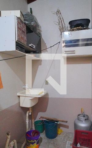 Casa à venda com 64m², 2 quartos e 4 vagas Casa à venda com 64m², 2 quartos e 4 vagasÁrea de Serviço