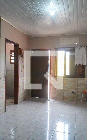 Casa à venda com 64m², 2 quartos e 4 vagas Casa à venda com 64m², 2 quartos e 4 vagasSala