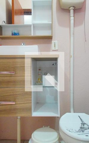 Casa à venda com 64m², 2 quartos e 4 vagas Casa à venda com 64m², 2 quartos e 4 vagasBanheiro