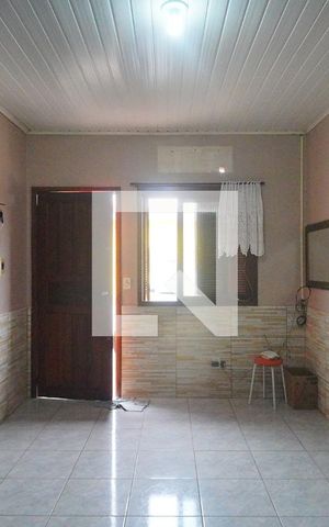 Casa à venda com 64m², 2 quartos e 4 vagas Casa à venda com 64m², 2 quartos e 4 vagasSala