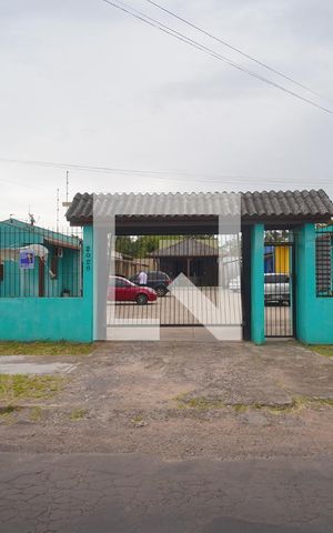 Casa à venda com 64m², 2 quartos e 4 vagas Casa à venda com 64m², 2 quartos e 4 vagasFachada