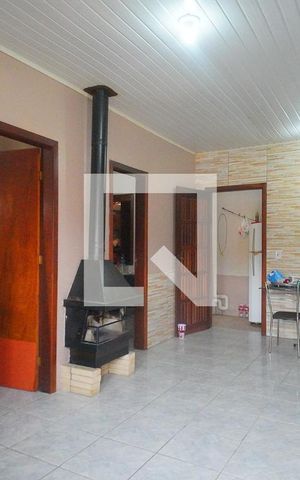 Casa à venda com 64m², 2 quartos e 4 vagas Casa à venda com 64m², 2 quartos e 4 vagasSala