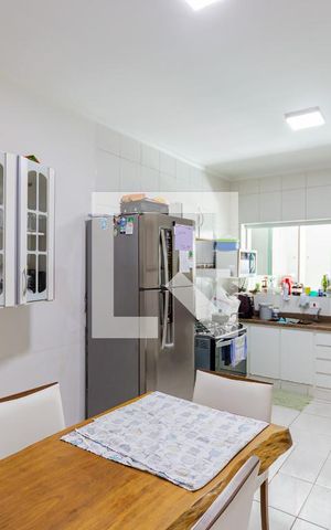 Casa à venda com 240m², 3 quartos e 3 vagas Casa à venda com 240m², 3 quartos e 3 vagasCozinha