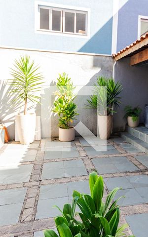 Casa à venda com 240m², 3 quartos e 3 vagas Casa à venda com 240m², 3 quartos e 3 vagasQuintal