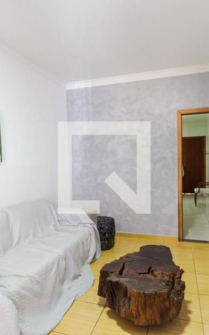Casa à venda com 240m², 3 quartos e 3 vagas Casa à venda com 240m², 3 quartos e 3 vagasSala