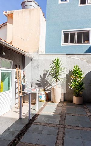 Casa à venda com 240m², 3 quartos e 3 vagas Casa à venda com 240m², 3 quartos e 3 vagasQuintal