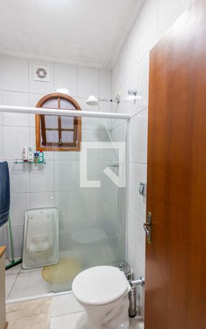 Casa à venda com 240m², 3 quartos e 3 vagas Casa à venda com 240m², 3 quartos e 3 vagasBanheiro