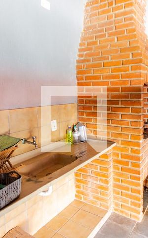 Casa à venda com 240m², 3 quartos e 3 vagas Casa à venda com 240m², 3 quartos e 3 vagasChurrasqueira