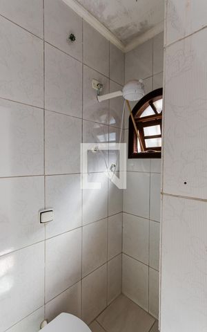 Casa à venda com 240m², 3 quartos e 3 vagas Casa à venda com 240m², 3 quartos e 3 vagasLavabo