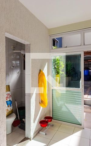 Casa à venda com 240m², 3 quartos e 3 vagas Casa à venda com 240m², 3 quartos e 3 vagasÁrea de Serviço