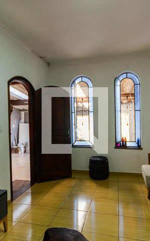 Casa à venda com 240m², 3 quartos e 3 vagas Casa à venda com 240m², 3 quartos e 3 vagasSala