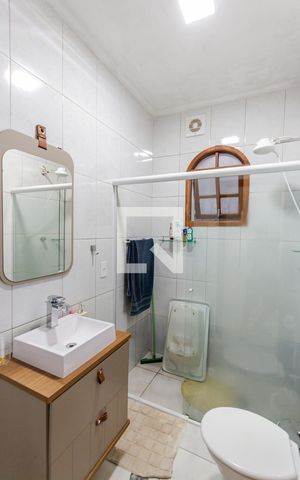 Casa à venda com 240m², 3 quartos e 3 vagas Casa à venda com 240m², 3 quartos e 3 vagasBanheiro