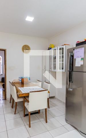 Casa à venda com 240m², 3 quartos e 3 vagas Casa à venda com 240m², 3 quartos e 3 vagasCozinha