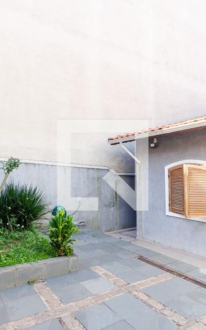 Casa à venda com 240m², 3 quartos e 3 vagas Casa à venda com 240m², 3 quartos e 3 vagasQuintal