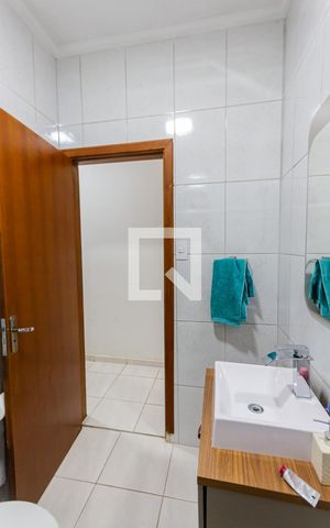 Casa à venda com 240m², 3 quartos e 3 vagas Casa à venda com 240m², 3 quartos e 3 vagasBanheiro