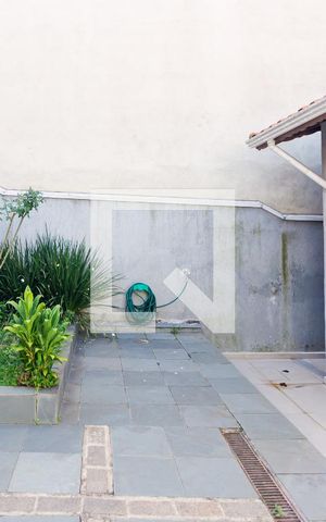 Casa à venda com 240m², 3 quartos e 3 vagas Casa à venda com 240m², 3 quartos e 3 vagasQuintal