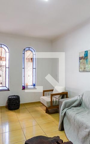 Casa à venda com 240m², 3 quartos e 3 vagas Casa à venda com 240m², 3 quartos e 3 vagasSala