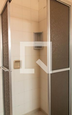 Casa à venda com 200m², 3 quartos e 2 vagas Casa à venda com 200m², 3 quartos e 2 vagasBanheiro 1