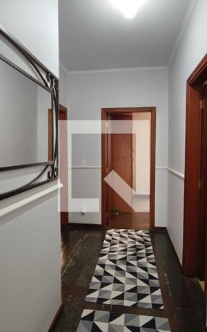 Casa à venda com 251m², 3 quartos e 3 vagasCorredor Quartos