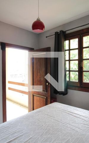 Casa à venda com 360m², 4 quartos e 2 vagasSuite
