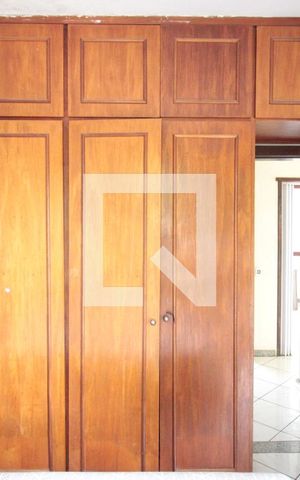Casa à venda com 360m², 4 quartos e 2 vagasSuite