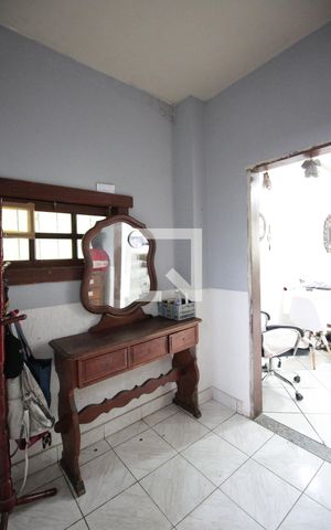 Casa à venda com 360m², 4 quartos e 2 vagasQuarto de Serviço
