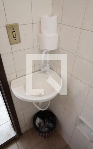 Casa à venda com 360m², 4 quartos e 2 vagasBanheiro de Serviço