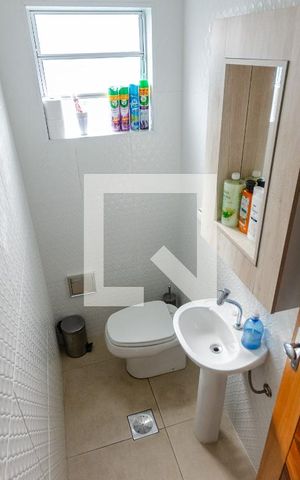 Casa à venda com 225m², 4 quartos e 2 vagas Casa à venda com 225m², 4 quartos e 2 vagasLavabo