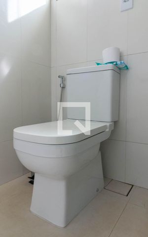 Casa à venda com 351m², 5 quartos e 2 vagas Casa à venda com 351m², 5 quartos e 2 vagasBanheiro da Suíte