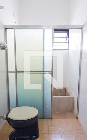 Casa para alugar com 360m², 4 quartos e 3 vagas Casa para alugar com 360m², 4 quartos e 3 vagasBanheiro 2