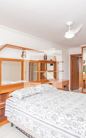 Casa à venda com 390m², 4 quartos e 4 vagas Casa à venda com 390m², 4 quartos e 4 vagasSuite 3