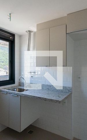 Apartamento à venda com 81m², 2 quartos e 1 vagaCozinha e Área de Serviço