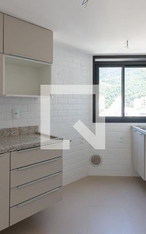 Apartamento à venda com 81m², 2 quartos e 1 vagaCozinha e Área de Serviço