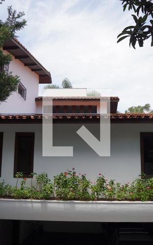Casa à venda com 572m², 6 quartos e 4 vagasFachada Interna