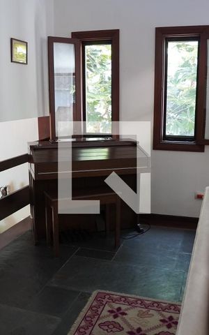 Casa à venda com 572m², 6 quartos e 4 vagasSala 1
