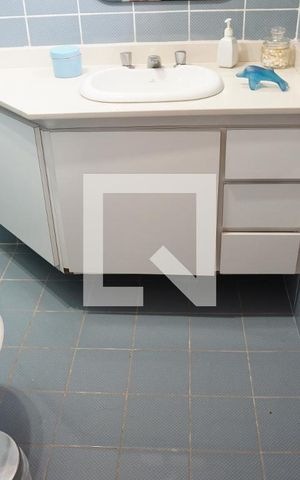 Casa à venda com 572m², 6 quartos e 4 vagasBanheiro da Suíte 2