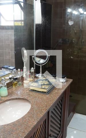Casa à venda com 572m², 6 quartos e 4 vagasBanheiro da Suíte 1