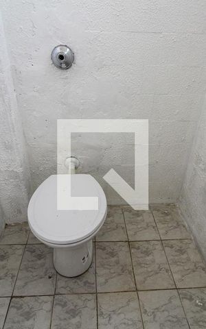 Apartamento para alugar com 84m², 2 quartos e sem vaga Apartamento para alugar com 84m², 2 quartos e sem vagaBanheiro de Serviço