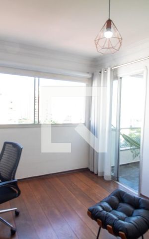 Apartamento à venda com 213m², 4 quartos e 4 vagas Apartamento à venda com 213m², 4 quartos e 4 vagasEscritório