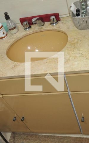 Casa à venda com 350m², 3 quartos e 4 vagasBanheiro  2°Andar