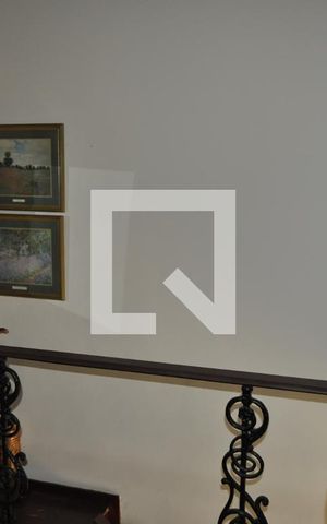 Casa à venda com 350m², 3 quartos e 4 vagasEscada