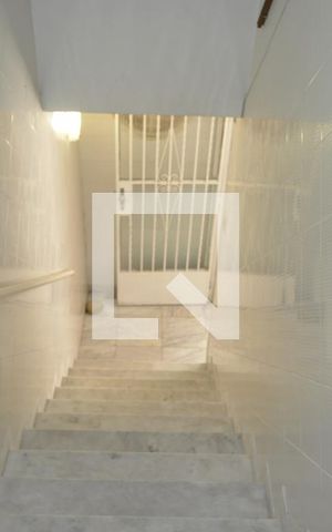 Casa à venda com 350m², 3 quartos e 4 vagasEscada