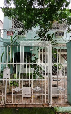 Casa à venda com 250m², 3 quartos e 2 vagas Casa à venda com 250m², 3 quartos e 2 vagasFachada