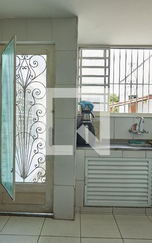 Casa à venda com 250m², 3 quartos e 2 vagas Casa à venda com 250m², 3 quartos e 2 vagasCozinha