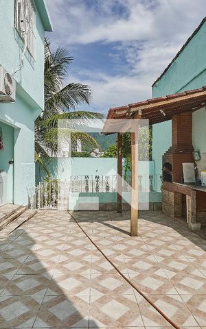 Casa à venda com 250m², 3 quartos e 2 vagas Casa à venda com 250m², 3 quartos e 2 vagasQuintal